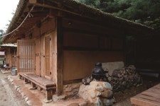 【영양 펜션】 폐교 부지 활용한 일월산 한우네 초가집 펜션 : 네이버 포스트 | 집 스타일, 영양