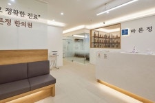 화이트우드톤 모던하고 깔끔한 52평 한의원 인테리어 (인천 남구 도화동)