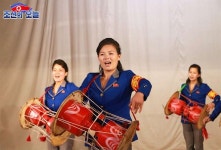 전야의 꾀꼴새들 - 사리원시 미곡농장 문화회관에서 - Great singers across the fields - At the Migok Farm in Sariwon City - in... 