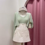 Pin page 라이크살롱🌷 on Instagram: 화사한 연두 코디 업뎃해요💚🌱➰ - 요 나시 가디건 세트는 아더컬러도 업뎃 되어 있는데 연두 컬러도... 