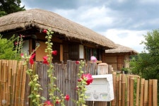 Yangdong Village (경주 양동 마을) in Gyeongju. | ..There are different types of hanoks, depending on your social class; These... 