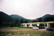 마치 다큐멘터리 3일을 찍었던 것 같은 충북 금산의 폐교. 활동보조란 이런 것이구나 장애를 가지고 살아가는 것은 정말 많이... 