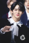 Pin von _𝒐𝒏𝒆_𝒘𝒂𝒚_𝒕𝒐_𝒎𝒙𝒓𝒔_ auf ⇨ cix|씨아이엑스