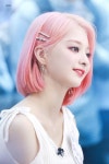 Pin page #Nagyung #fromis_9 #나경 #프로미스나인 | Nữ thần, Tóc nhuộm màu, Nhuộm