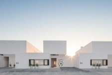 *테라스가 있는 5 채의 하얀 주택 -[Areia Houses, five clean-lined white houses at the Khiran Resort]