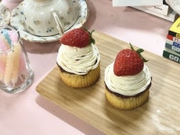 #3. 만촌역 레제드라마 ( Cafe in Cafe Lesedrama ) | 작은 케이크, 맛있는 디저트, 디저트