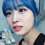 @sana.momo14 shared a photo on Instagram: “Blue hair Momo 😍💙💙 - #TWICE #트와이스 #トゥワイス #NAYEON #JEONGYEON... 