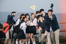 아이스크림팀과 꼬치팀의 셀카 타임📸  .  글로벌 우정 프로젝트 <교칙위반 수학여행>  매주 토요일 밤 12시 20분 방송  .  .  #JTBC... 