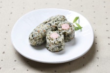 이쁘지움유통 | [산채움] 엄마의 마음으로 수제 산나물소세지밥바 -간편한 한끼 | 찜, 유통기한