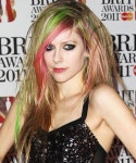 ♥ avril lavigne colorful hair brit awards | 헤어스타일 아이디어, 헤어 제품, 에이브릴 라빈