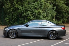 BMW M4에 있는 Asif Latief님의 핀
