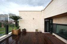 남강과 공원 조망권을 갖춘 진주 힐링 주택 : 네이버 포스트 - 2020 | 패티오, 집, 공원