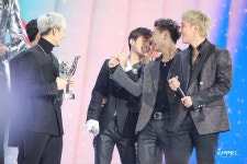 Pin page iKon에 있는 sean님의 핀 | 이콘, 아이콘