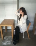 혜 주 on Instagram: 밤낮으로 기온 차 너무 심한 요즘 안에 가볍게 입고 걸치기 좋은 @kindersalmon 의 아우터⸝⸝⸝ ♥ 칼라리스... 