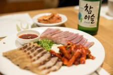 삼합, 홍어돼지고기 담양죽순추어탕... 돼지고기, 홍어는 시원한 성질로 소양인... com/ 삼합, 홍어돼지고기 담양죽순추어탕 한정식... 