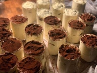 돌아서서 또 만드는 느낌 🙂 첫 입에 느껴지는 인상적인 맛으로 한땀 한땀 끓여ㅕ... #티라미수” - 2020 | 식품 아이디어, 한식, 티라미수