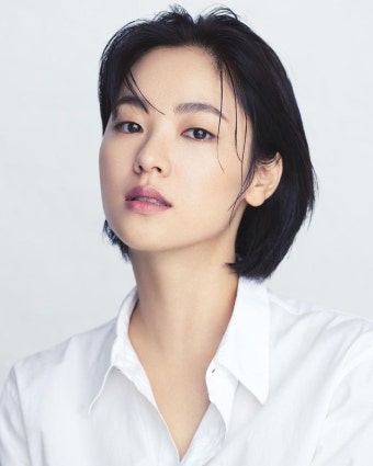 Pin de sümmer em Jeon Yeo Bin em 2022