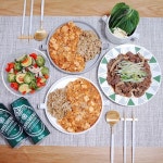 보내주신 한우로 #버섯불고기볶음 만들어 먹었어요. 😋 불금이니 #칼스버그 도 빠질수 없지요. 🍻  웜샐러드는 처음 해봤는데 남편이 엄청... 
