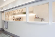 BANG-BAE MILK FARM ICE CREAM 2ND STORE 방배목장 2호점에 있는 핀