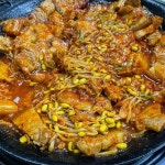 않게 마주한 어릴적 추억의 볶음김치에 잔국을 먹는것이다💕 . . . 올해 가장 행복한 #볶음김치 를 만나다 #수복정#수복정왕사마…” - 2021