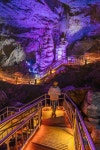 Красочный медиа-арт в пещере Хваам в Чонсоне (정선 화암동굴, Hwaamdonggul Cave)