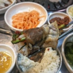 마무리로 된장에 라면사리 하나 말아 클리어. 맛 좋고 친절하니 무엇을 더 원할까. 😋👍 . #매력적인대패쌈밥 #밥두공기 #탄수화… | 밥
