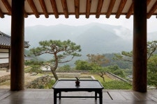 Instagram의 doi amy kim님: “A Hanok Hotel in the Mountains⠀ 외국 디자인 잡지에 소개 된 -완주, 아원(我園) 고택- 아원... 