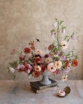 꽁뜰리에_플라워스튜디오/ 플로리스트_혜경🌿 on Instagram: “. Soft red & peach🤍 . . . . #flowerstudio #contelier... 