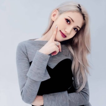 |Somi|에 있는 輝𝙔𝙚𝙤𝙣𝙞𝙨𝙚́님의 핀 - 2022