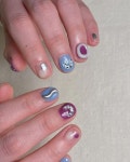 바야흐로여름 목동네일샵 Nail en Instagram: 넘 맘에 들어해주셔서 감사해요💜 귀여운 짝궁 고객님들! #덩어리네일 #젤리네일... 