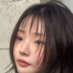 미디움 기장에서의 가벼움을 더해줄 , 동우실장님만의... 미디움레이어드컷 #크랙뱅 #앞머리 #긴머리스타일 #성수동미용실 #어낵
