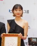 김다미에 있는 Samo Stan님의 핀