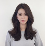따뜻한 봄 , 네추럴하고 볼드한 매력에 빠져보세요♥️ ⠀⠀⠀ ⠀⠀⠀ 쇄골보다 긴 기장으로 사이드쪽에 볼륨감있는 #c컬펌 과 사이드에... 