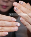 여성스럽게 스터드와 진주로 예쁨을 사진으로 다 담을수 없는게 슬풉니다~ @nail_41shop #41샵 #네일디자이너지니 #지니네일  #네일... 