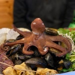 Instagram의 부산맛집 맛있는부산님: “연산동 조개가달다 이렇게 시원한 날씨엔 따끈한 국물에 소주한잔 하기 딱 좋다. . #문어랑조개랑 #불금... 