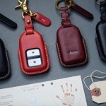 key case with name stamping service.(made to order) Thank you for your support. #Vitmehandcraft #Handmade #Honda | 가죽, 가죽공예