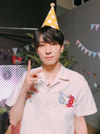 SEVENTEEN에 있는 𝙃𝙚𝙮, 𝙇𝙪𝙘𝙨님의 핀