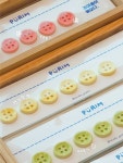 요번 박람회 역시 또 만나서 반가운 이벤트 ^//^ 🍒 스튜디오 푸림 단추를 달고 오시는 분께 단추 뱃지 1개를 선물드립니다! 🍒 날씨가 넘...