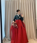 Pin page 백색지한복 | 이린 on Instagram: “겨울이 깊어질수록 인기 많아지는 #녹의홍상  장미꽃🌹 같은 디자인   예쁜... 