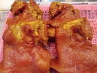 속아준다니 그 굿판 볼거없겠네 ..  결정적으로 그족발 안수집사가 삶은거다 ㅋㅋㅋㅋ  뭐 시키니깐 가야지뭐 😜  계단을 올라가니 문밖에서…