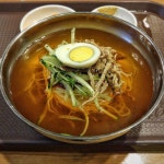 온 밀면집들 중에 어떤 이유에서든 유명한 집들만 모아봤습니다. 맛으로 소문난 집, 역사를 간직한 집, 광고를 열심히 한 집, 블로그나... 