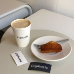 Instagram: 유포리아커피로스터스(@euphoria_coffeeroasters)... -서울 용산구 이태원로54길 58-3 1F  #커피… #madeline #coffee... 