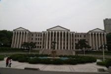 경희대학교Kyung Hee University    http://en.wikipedia.org/wiki/Kyung_Hee_University  http://www.khu.ac.kr/eng/index.jsp... 