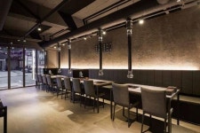 조명으로 포인트를 준 블랙톤의 25평 고깃집 인테리어 (서초구 서초동)