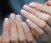 Instagram 上的 네일 디자이너 지니：「 이쁜 회베이지 컬러와 글리터로~~!! 이쁘게 기르세요!! @nail_41shop #41샵 #네일디자이너지니... 