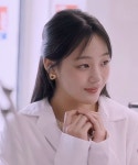 뉴진스 민지의 여행기, 두번째 에피소드🇫🇷✈️ 샤넬(@chanel.beauty.korea)의 까멜리아 농장 옆에는 식물을 연구하고 발견하는... 