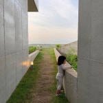 그렇게도 평온하고 행복했던거였을까💛 . 2019,05,02-거제도여행 . #지평집 #거제도여행 #일년전오늘 #💛 #행복했던시간… | 스튜디오, 앞치마