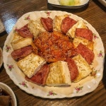 Instagram의 부산맛집 맛있는부산님: “안락역 미야포차 두툼하게 썰어 구운 두부와 스팸에 김치. 기본 안주로 이어주는 따끈한 두부부터... 