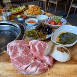 “[노원/ #삼덕식당] 반찬이 정말 다양하게 나오는 고기집! 고기도... 물냉면 ⠀ 𖤐삼덕식당에서 꼬기 맛있게먹는방법!?… | Food, Beef, Meat