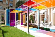 *채색 유리를 통해 색감을 즐길 수 있는 파리 호텔 정원-[ daniel buren ] chromatic landscape in the gardens of hotel le... 